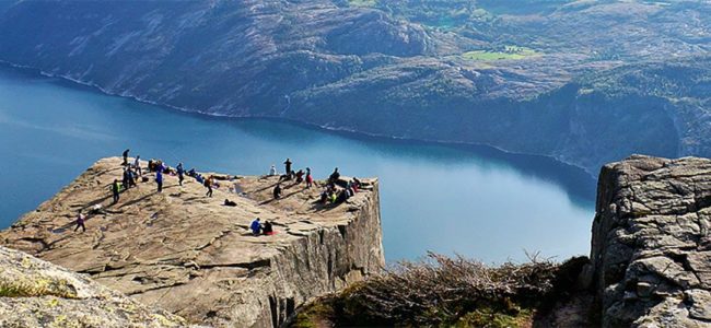 Noruega Fiordos lagos y montanas 650x300 Viajar Solo